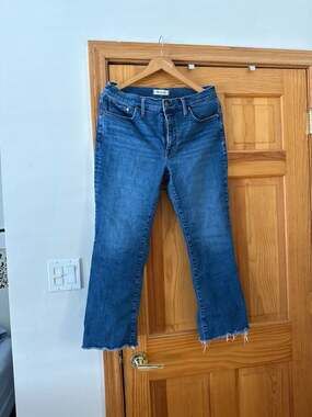 Madewell Mid-Rise Kick Out Jeans in Raw Hem Denim Size 31
